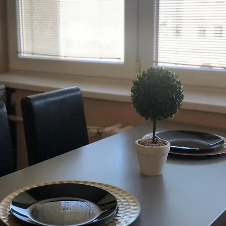 Square Vanilla Downtown Apartment *