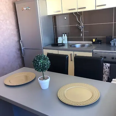 Square Vanilla Downtown Apartment *