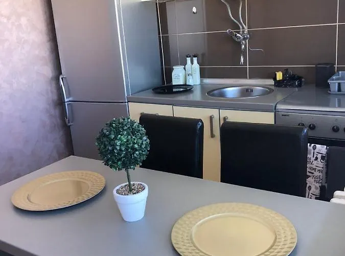 Square Vanilla Downtown Apartment *